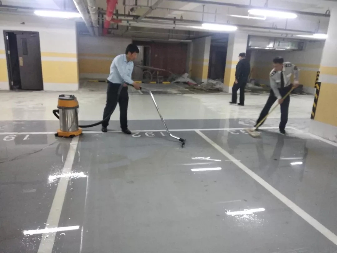昆侖域物業(yè)地下停車(chē)場(chǎng) 死角清理大作戰(zhàn)